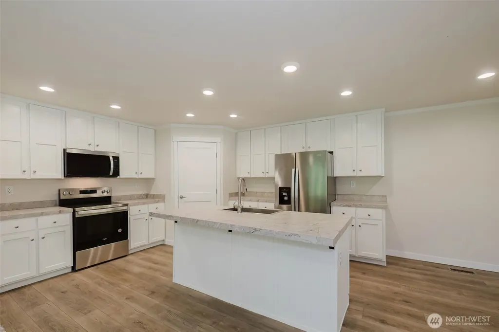 401 E Trails End Drive Belfair WA 98528