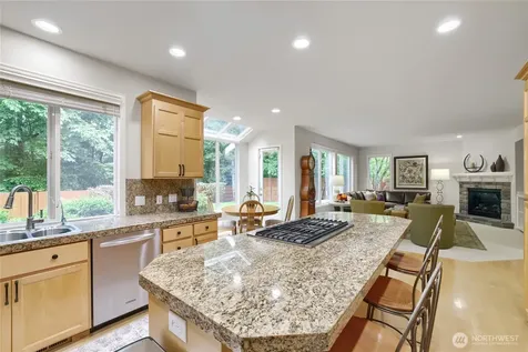 916 275th Place SE Sammamish WA 98075