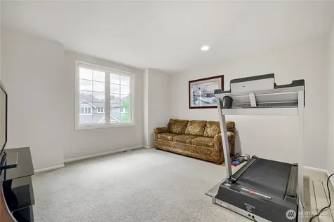916 275th Place SE Sammamish WA 98075