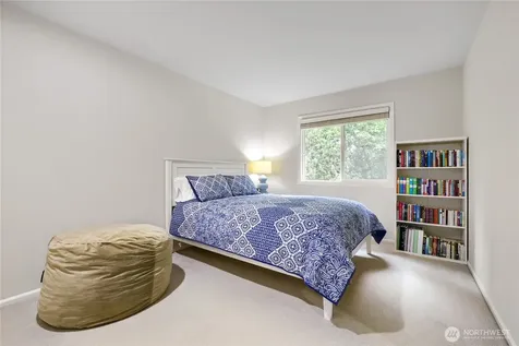 916 275th Place SE Sammamish WA 98075