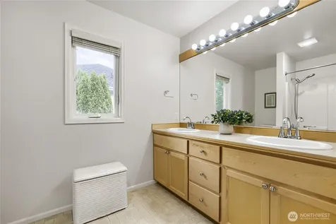 916 275th Place SE Sammamish WA 98075