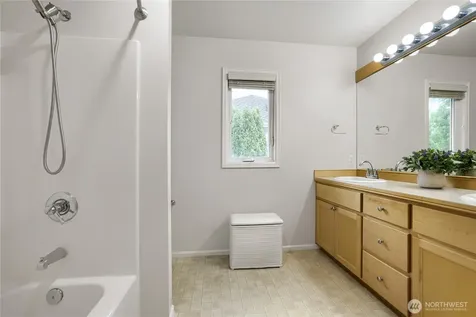 916 275th Place SE Sammamish WA 98075