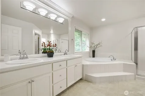 916 275th Place SE Sammamish WA 98075