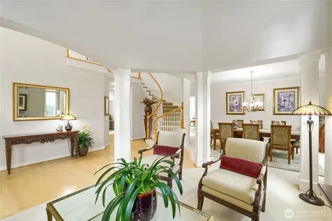 916 275th Place SE Sammamish WA 98075