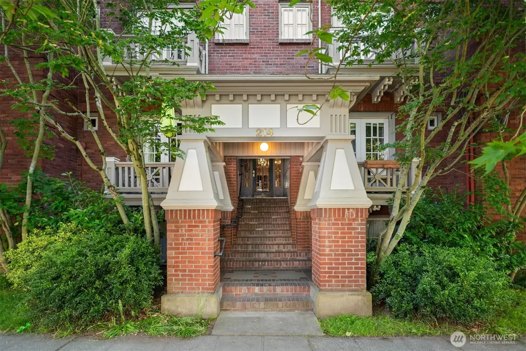 214 13th Avenue E Seattle WA 98102