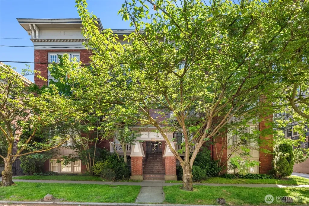 214 13th Avenue E Seattle WA 98102