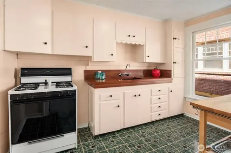 214 13th Avenue E Seattle WA 98102