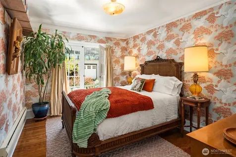 214 13th Avenue E Seattle WA 98102