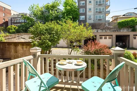 214 13th Avenue E Seattle WA 98102