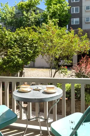 214 13th Avenue E Seattle WA 98102