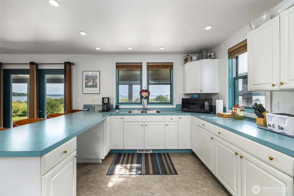 754 Livingston Bay Shore Drive Camano Island WA 98282