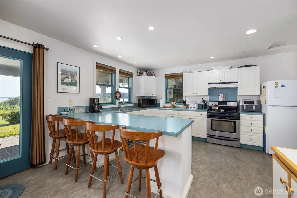 754 Livingston Bay Shore Drive Camano Island WA 98282
