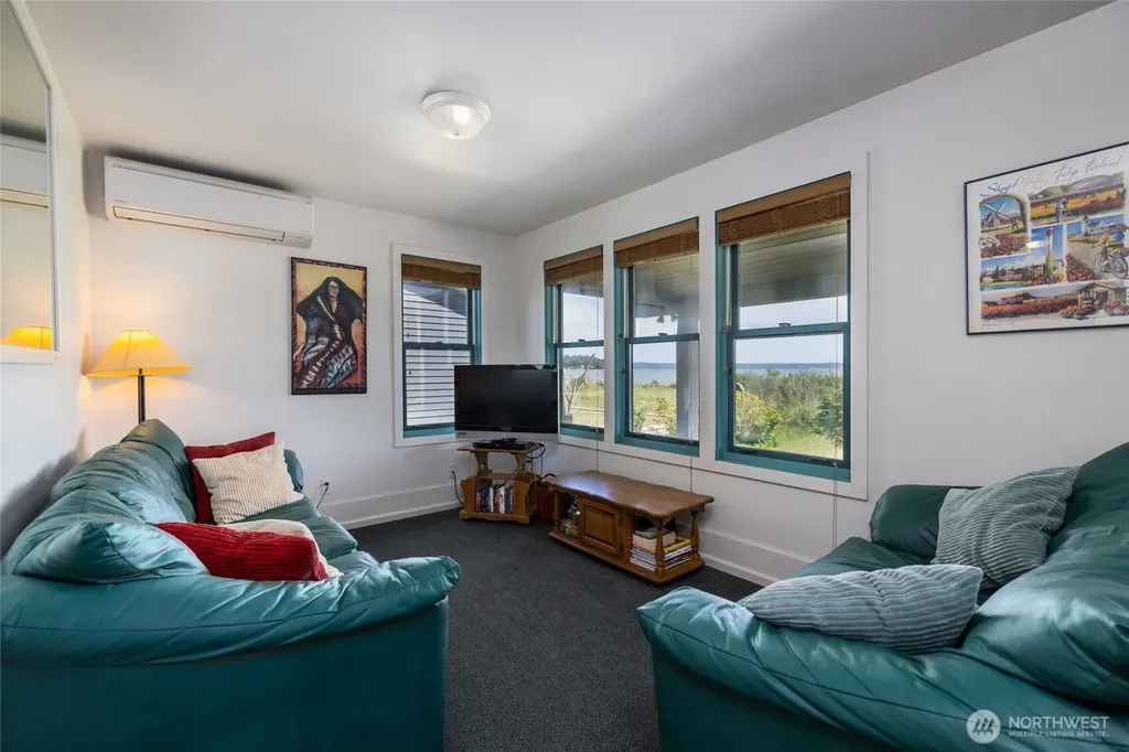 754 Livingston Bay Shore Drive Camano Island WA 98282