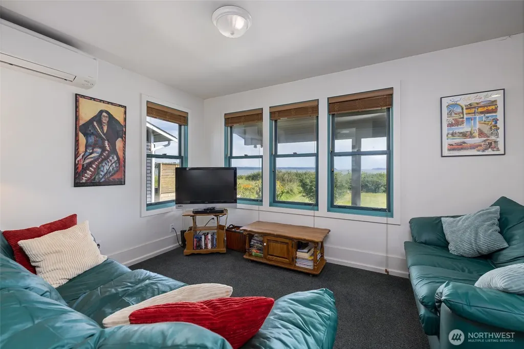 754 Livingston Bay Shore Drive Camano Island WA 98282
