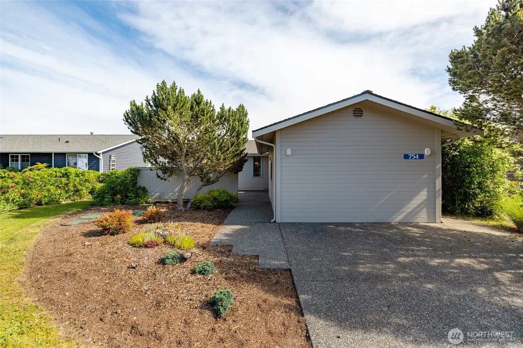 754 Livingston Bay Shore Drive Camano Island WA 98282