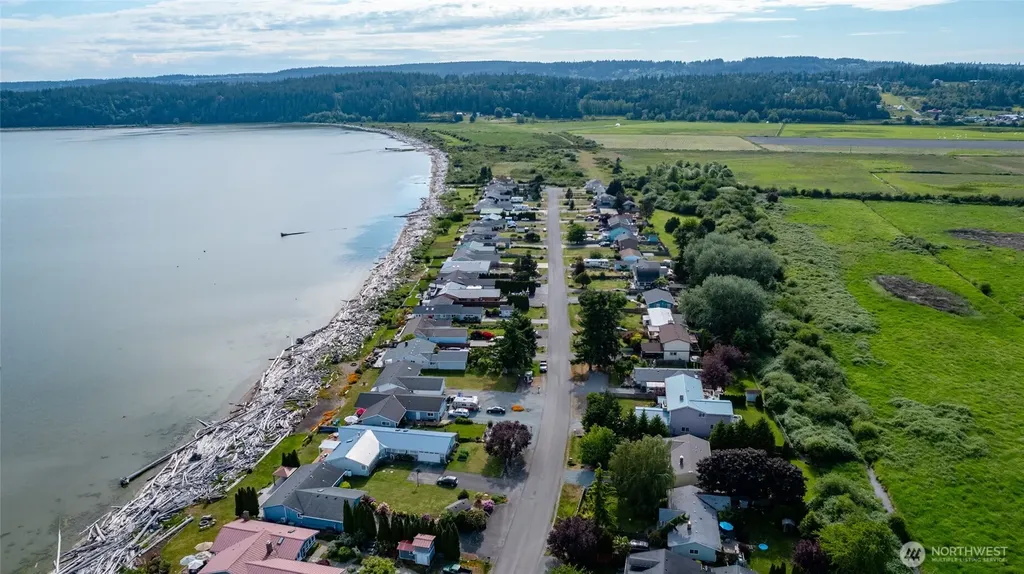 754 Livingston Bay Shore Drive Camano Island WA 98282