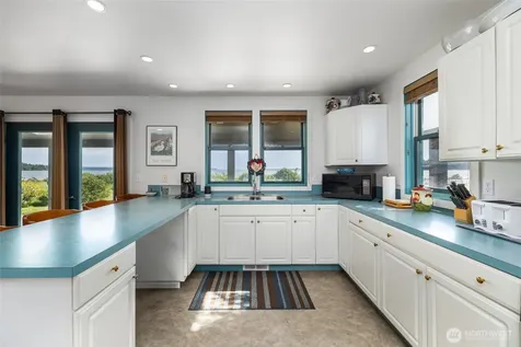754 Livingston Bay Shore Drive Camano Island WA 98282