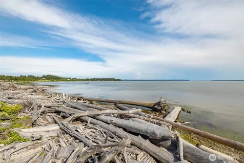 754 Livingston Bay Shore Drive Camano Island WA 98282