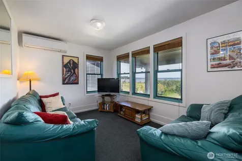 754 Livingston Bay Shore Drive Camano Island WA 98282