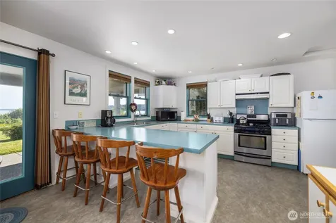 754 Livingston Bay Shore Drive Camano Island WA 98282