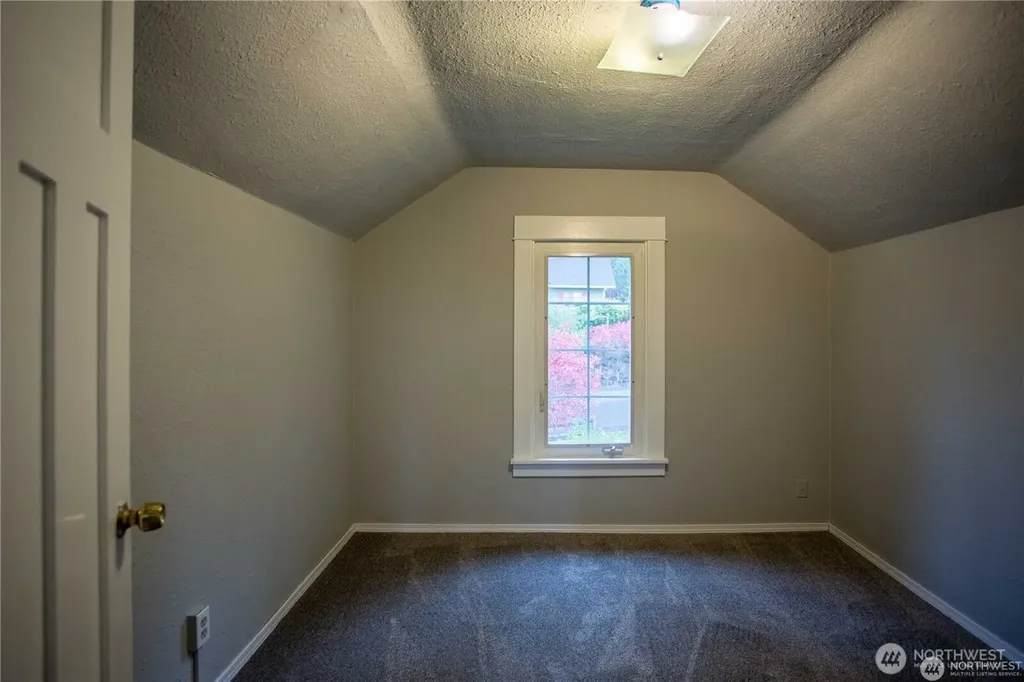 181 SE 9th Street Chehalis WA 98532