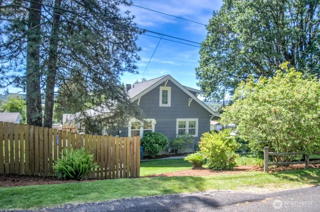 181 SE 9th Street Chehalis WA 98532
