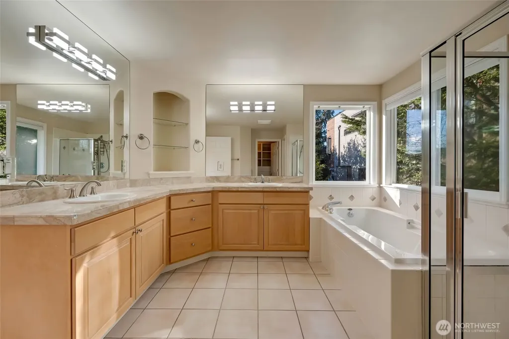 6215 101st Court NE Kirkland WA 98033