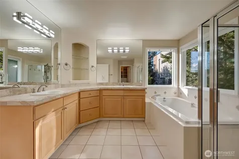 6215 101st Court NE Kirkland WA 98033
