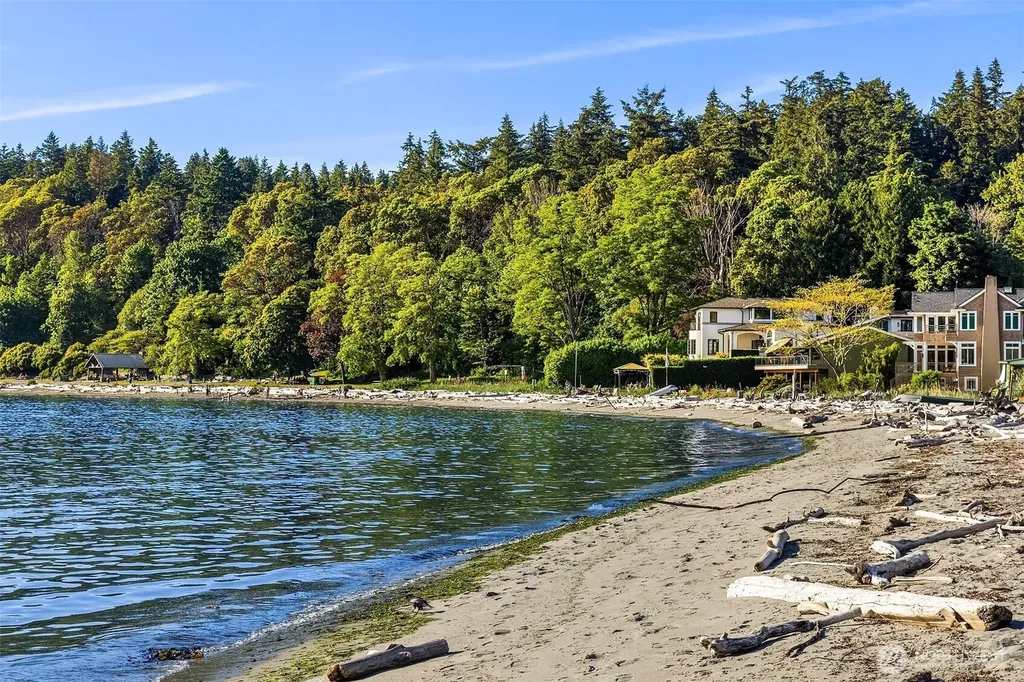 8917 Fauntleroy Way SW Seattle WA 98136