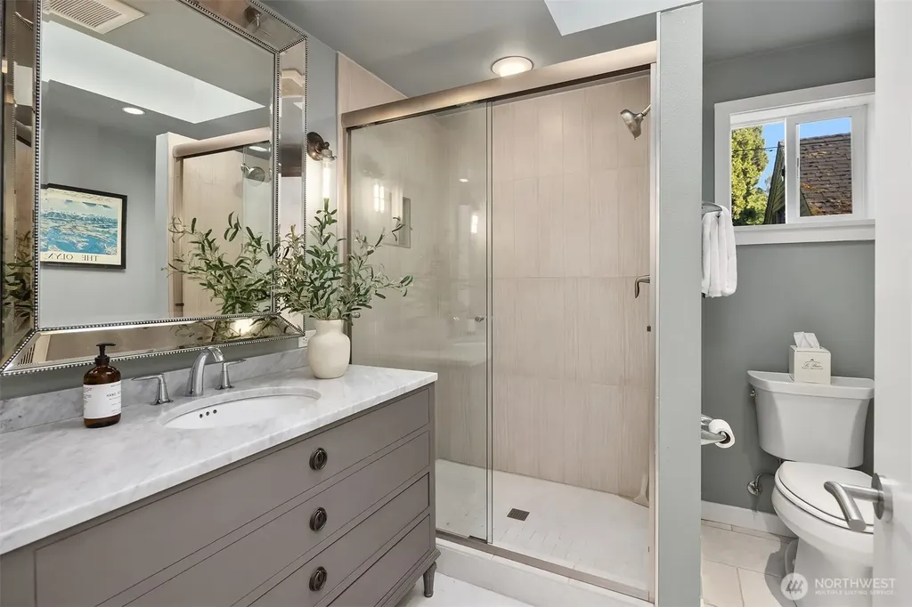8917 Fauntleroy Way SW Seattle WA 98136