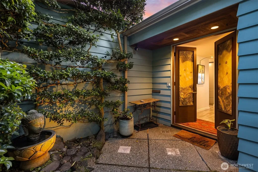 8917 Fauntleroy Way SW Seattle WA 98136