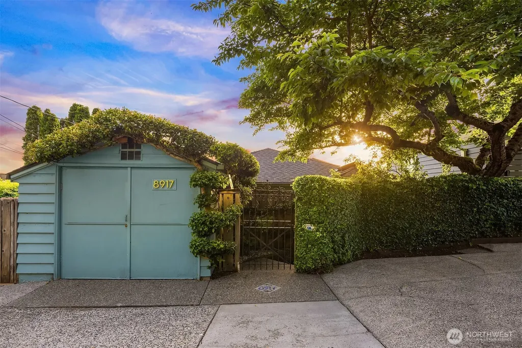 8917 Fauntleroy Way SW Seattle WA 98136
