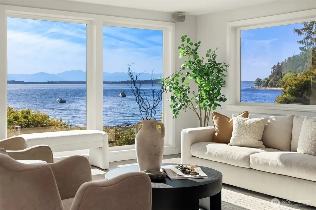 8917 Fauntleroy Way SW Seattle WA 98136