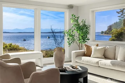 8917 Fauntleroy Way SW Seattle WA 98136