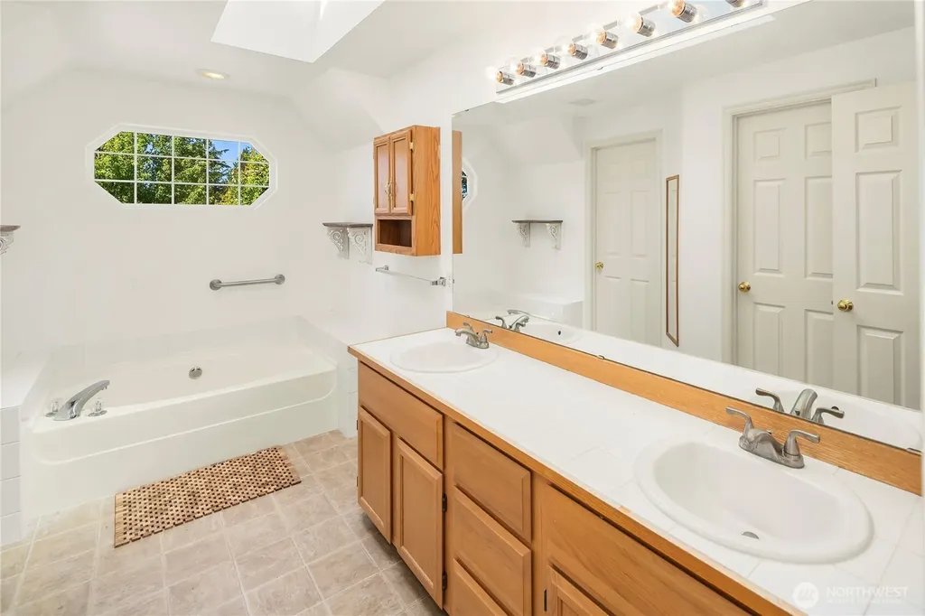 5010 Highland Drive SE Auburn WA 98092