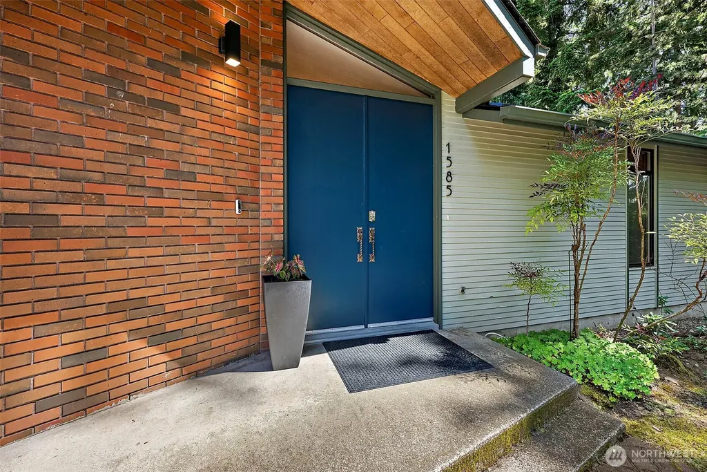 1585 Weathervane Drive Tacoma WA 98466