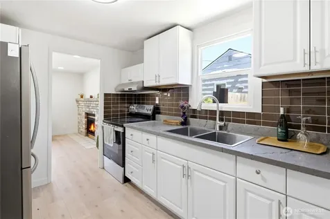 3121 SE 6th Street Renton WA 98058
