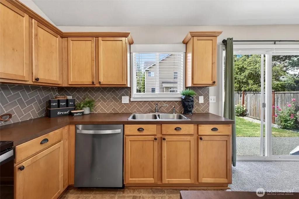6434 Park Street E Fife WA 98424