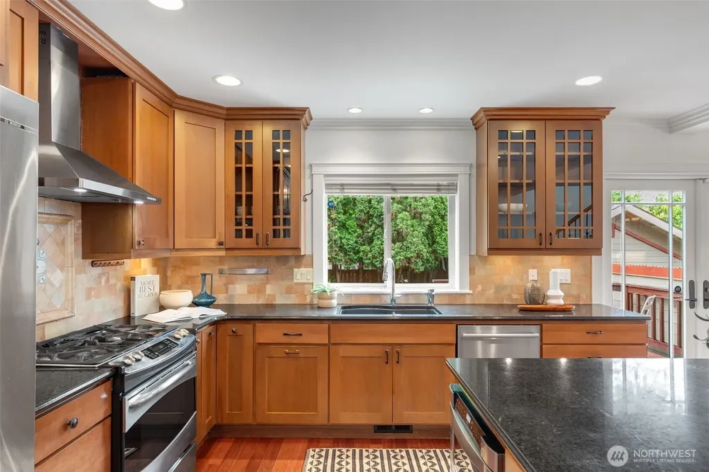 525 27th Avenue Seattle WA 98122