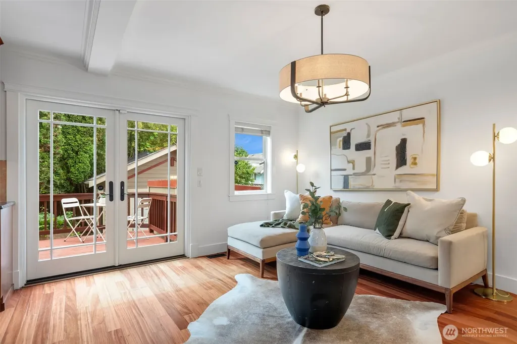 525 27th Avenue Seattle WA 98122