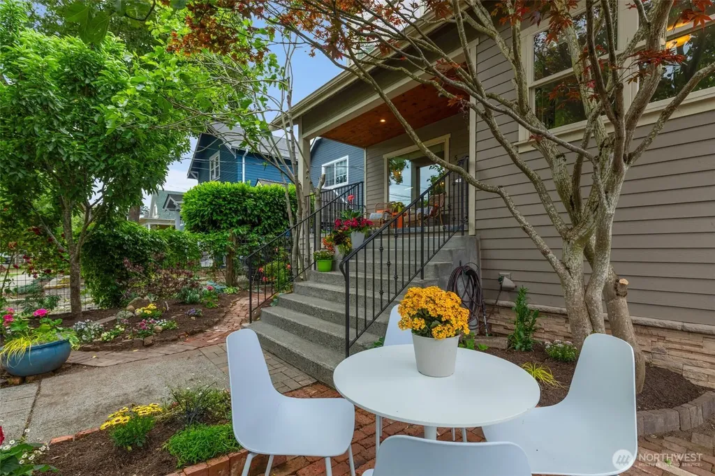 525 27th Avenue Seattle WA 98122