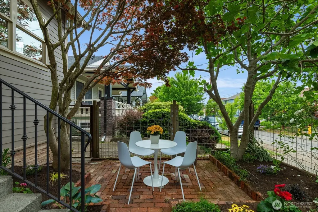 525 27th Avenue Seattle WA 98122
