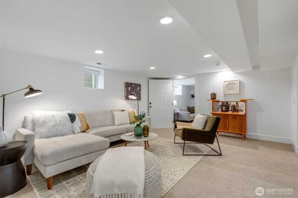 525 27th Avenue Seattle WA 98122