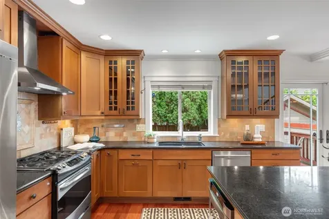 525 27th Avenue Seattle WA 98122