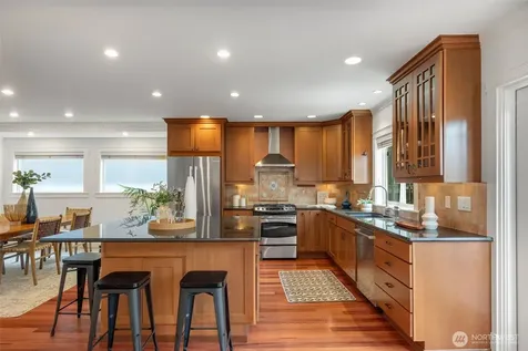 525 27th Avenue Seattle WA 98122
