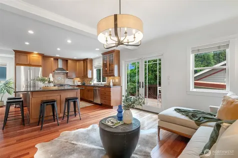 525 27th Avenue Seattle WA 98122