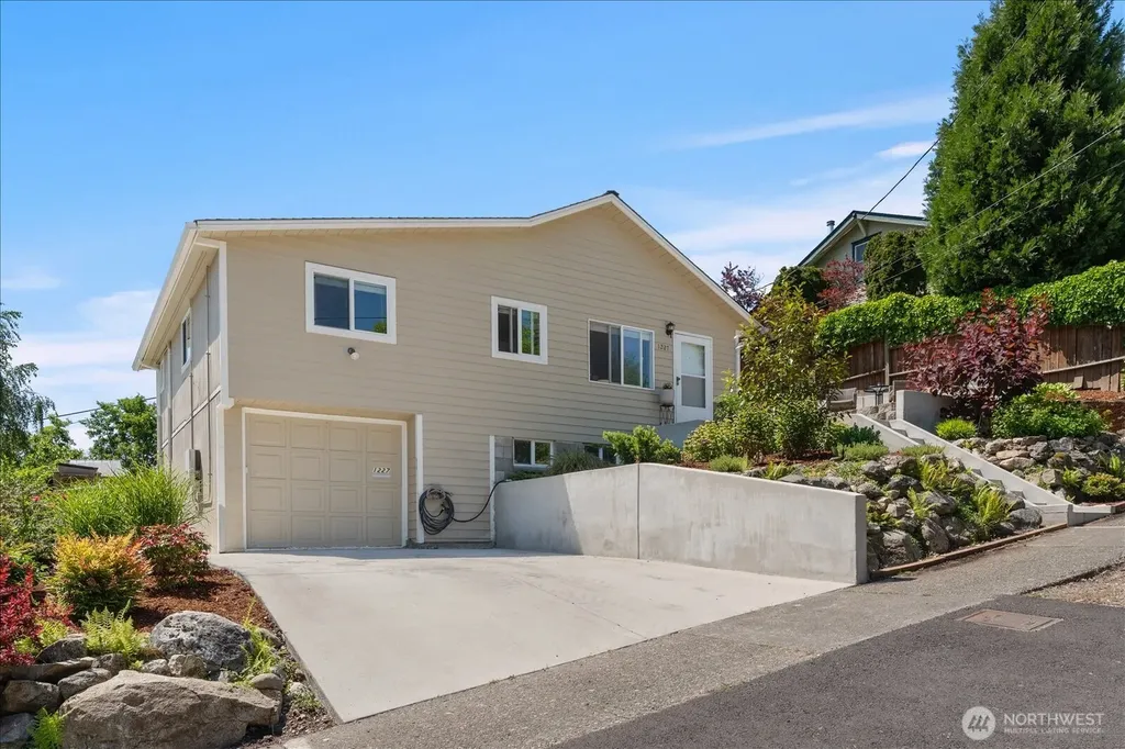 1227 S Henderson Street Seattle WA 98108