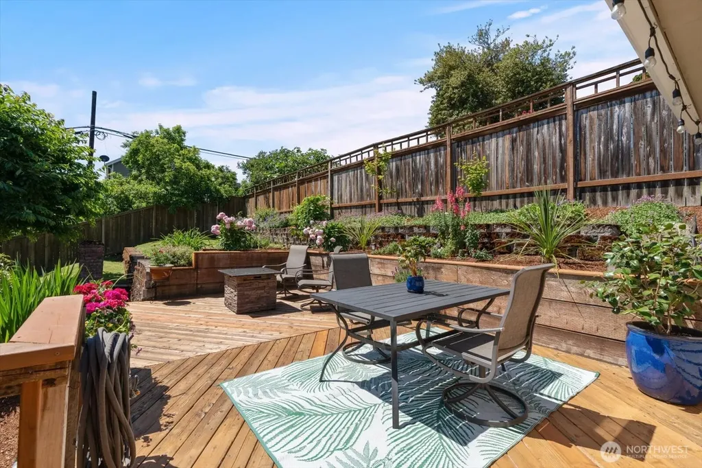 1227 S Henderson Street Seattle WA 98108