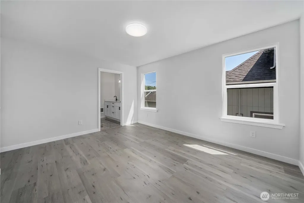 2511 Bay Avenue Hoquiam WA 98550