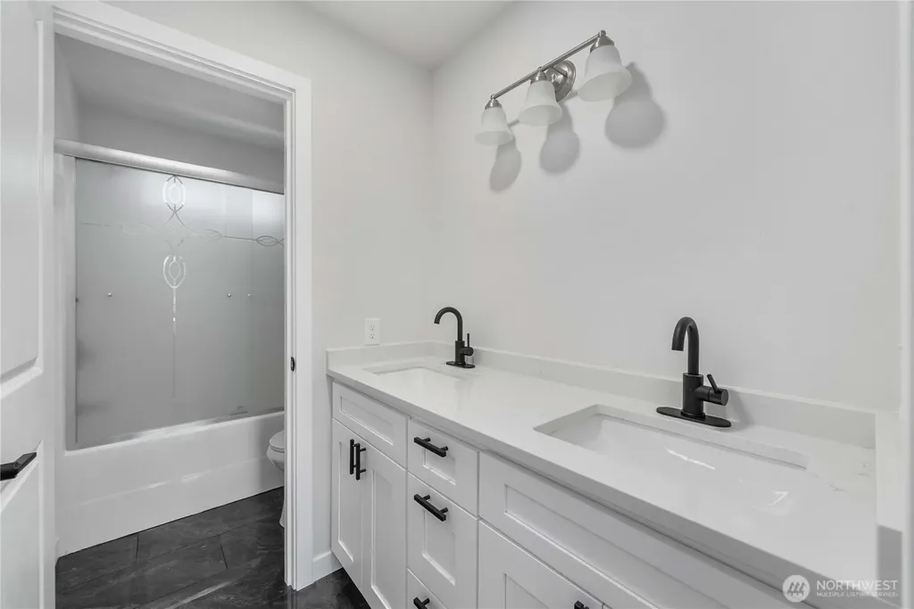 2511 Bay Avenue Hoquiam WA 98550